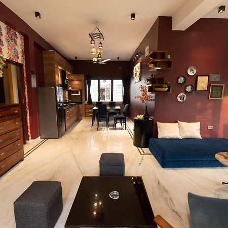 J'S Nest Hotell Calcutta Exteriör bild