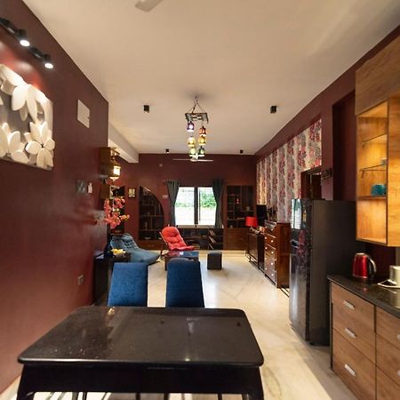 J'S Nest Hotell Calcutta Exteriör bild