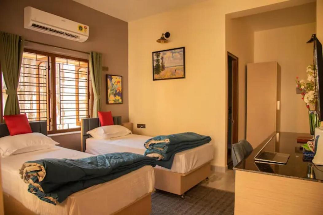 J'S Nest Hotell Calcutta Exteriör bild