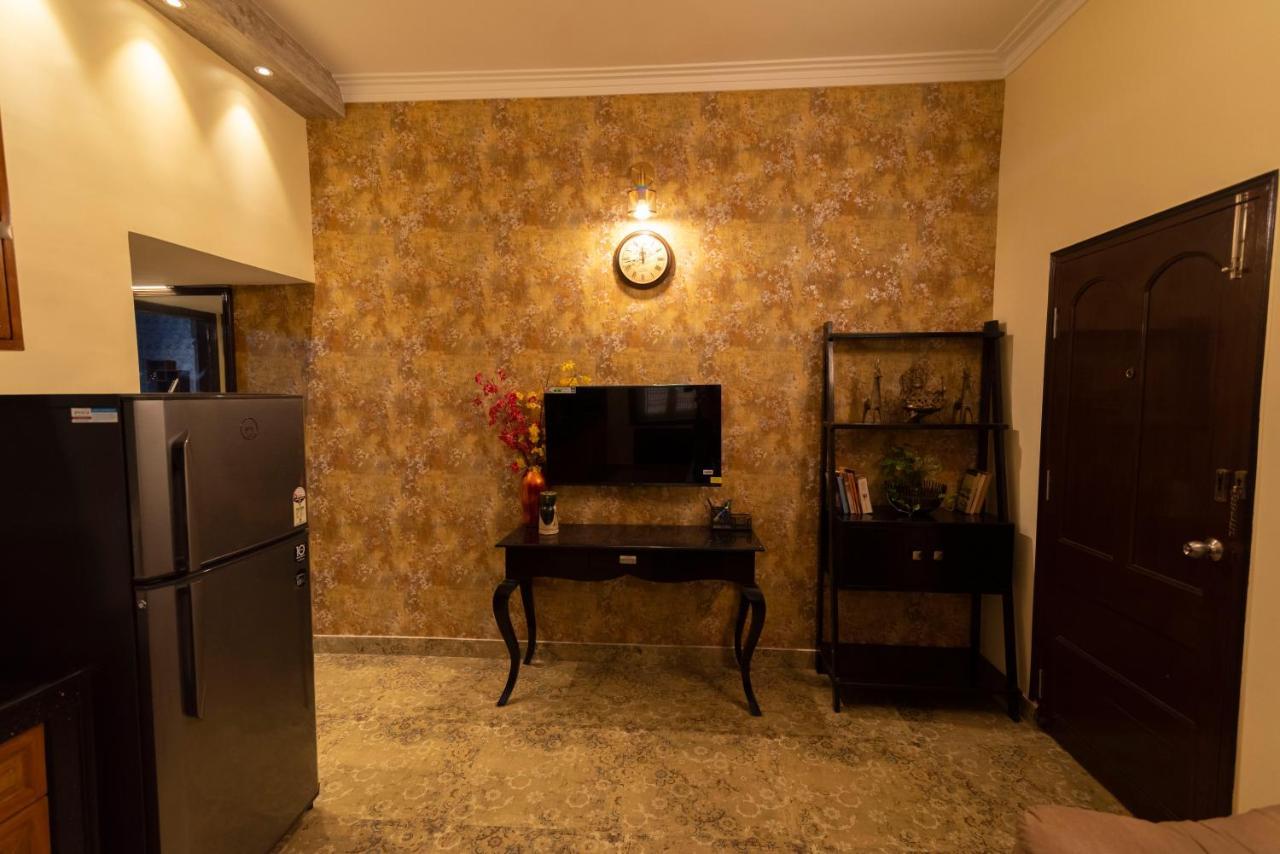 J'S Nest Hotell Calcutta Exteriör bild