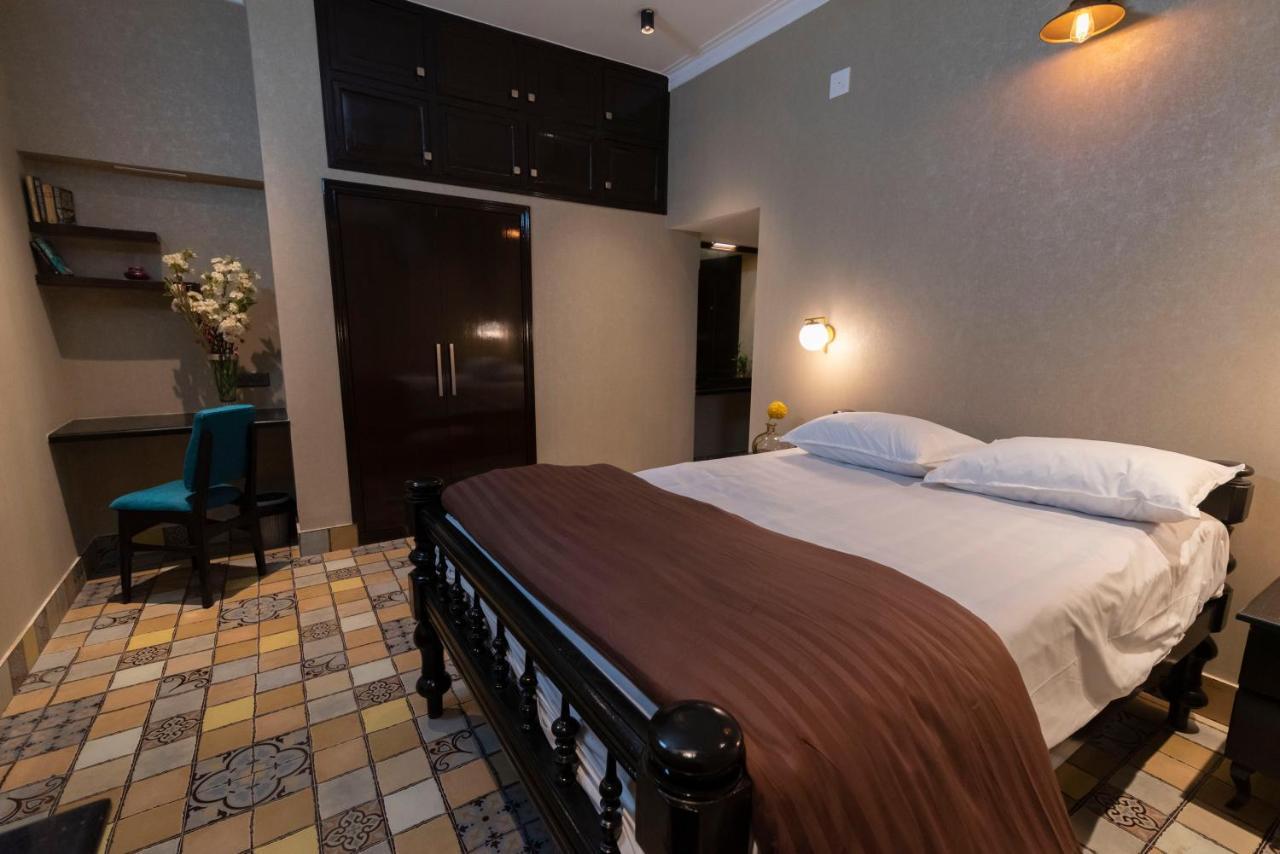 J'S Nest Hotell Calcutta Exteriör bild
