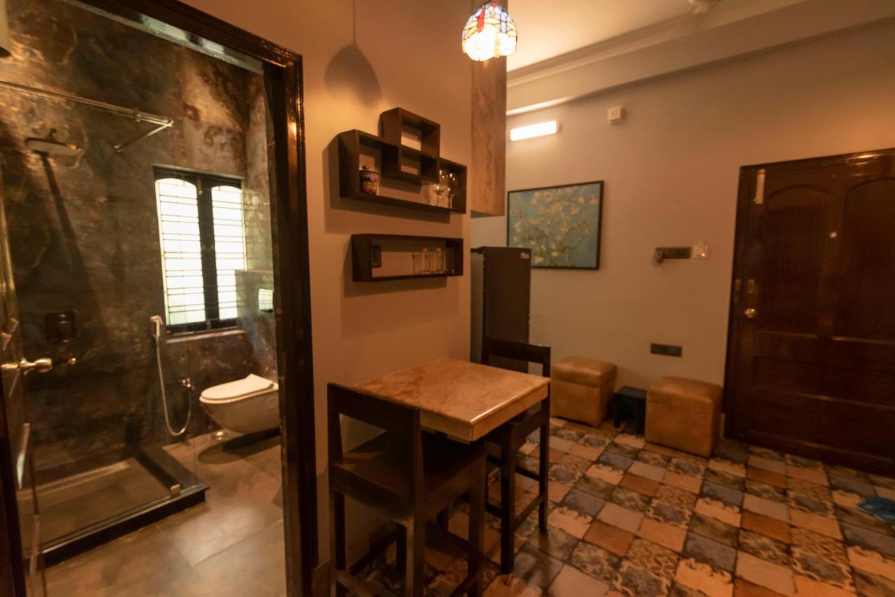 J'S Nest Hotell Calcutta Exteriör bild