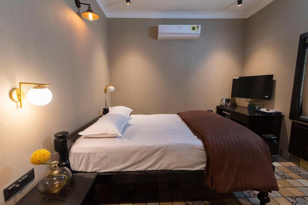 J'S Nest Hotell Calcutta Exteriör bild