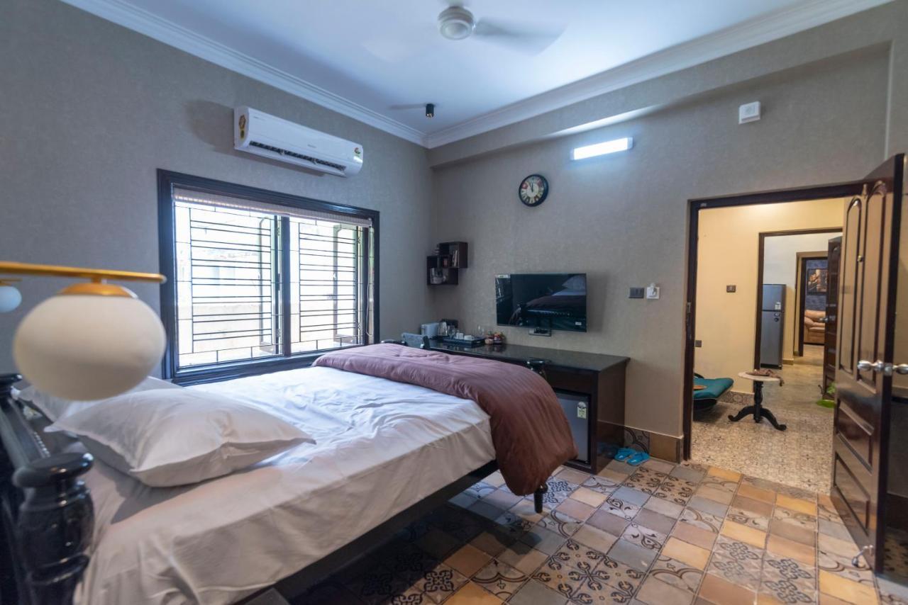 J'S Nest Hotell Calcutta Exteriör bild