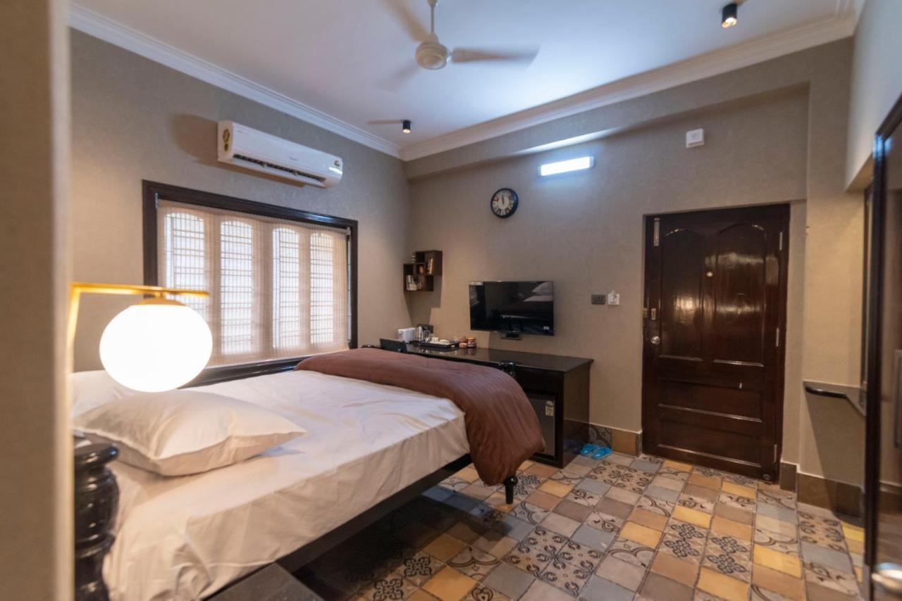 J'S Nest Hotell Calcutta Exteriör bild