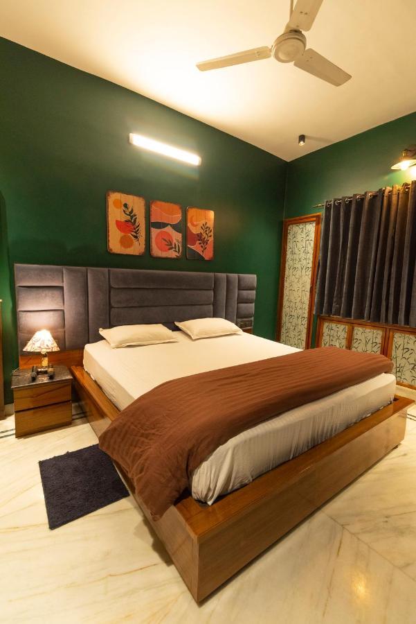 J'S Nest Hotell Calcutta Exteriör bild