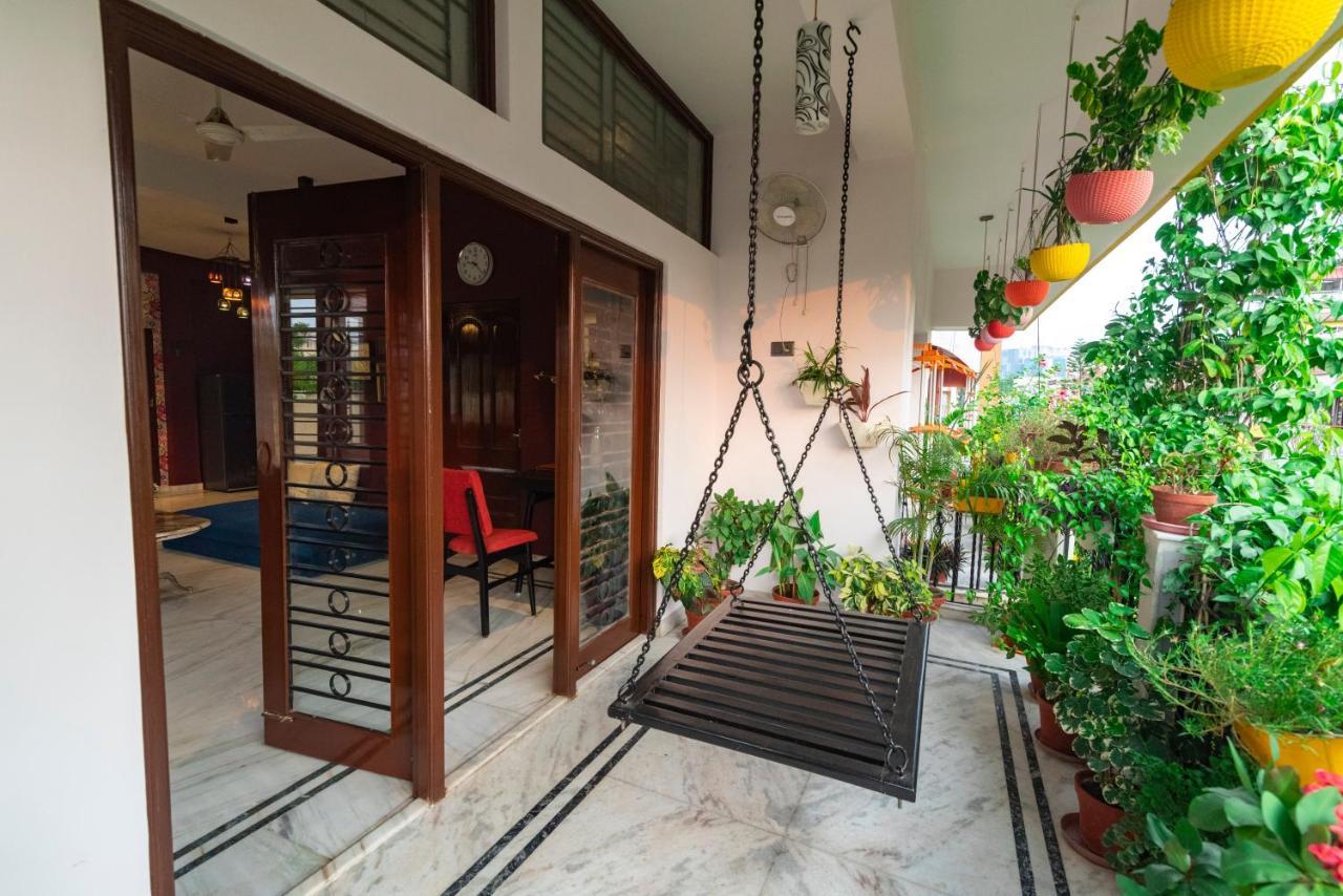J'S Nest Hotell Calcutta Exteriör bild