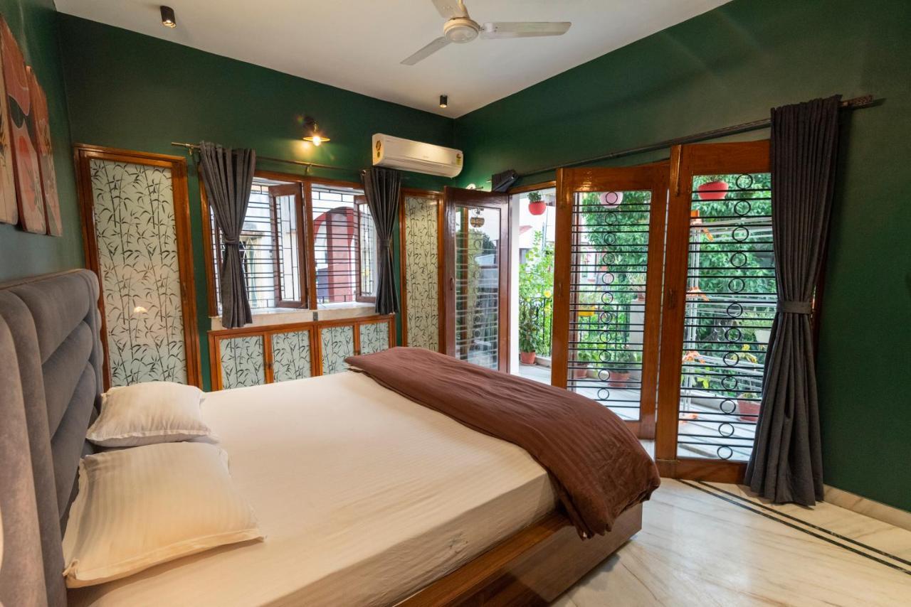 J'S Nest Hotell Calcutta Exteriör bild