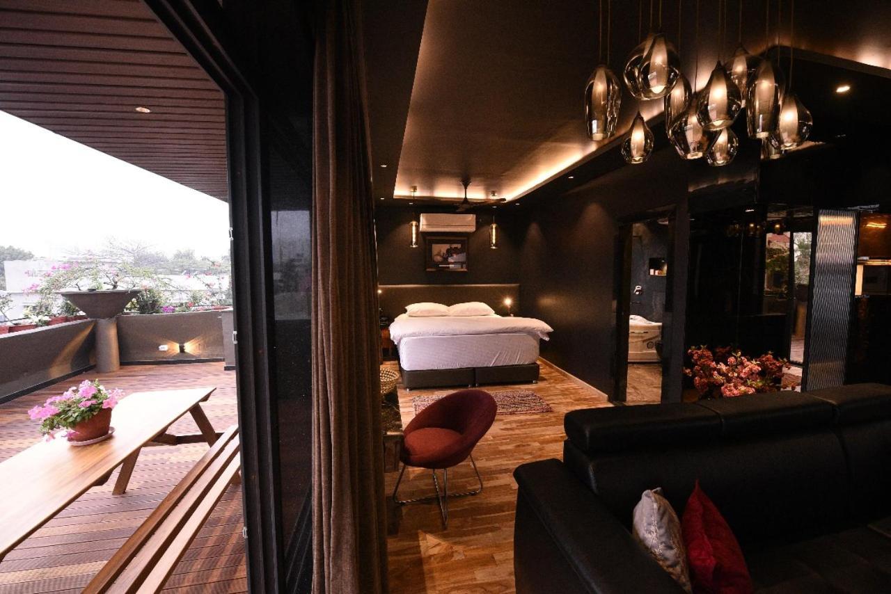 J'S Nest Hotell Calcutta Exteriör bild